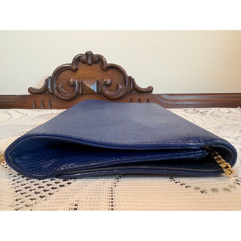 Givenchy Vintage Navy Blue Textured Leather Crossbody Bag with Gold Chain - Picture 4 of 8